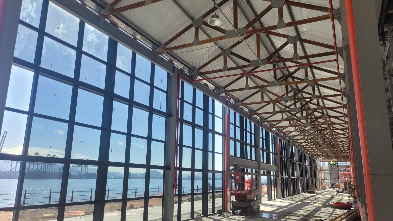 O Guia Completo da Serralheria Industrial em Santos: Rigor Técnico e Segurança